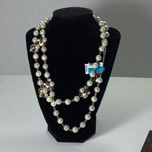 Gold stoned shell with Pearls.